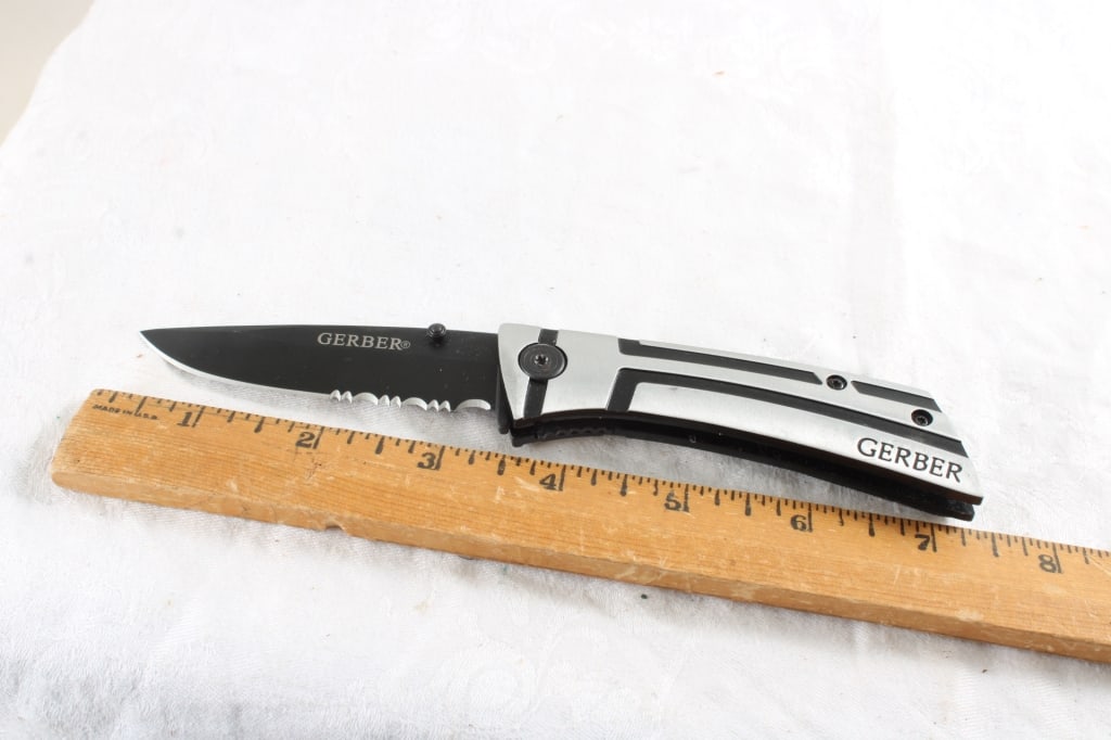 Gerber Folding Lock Blade Knife - 4