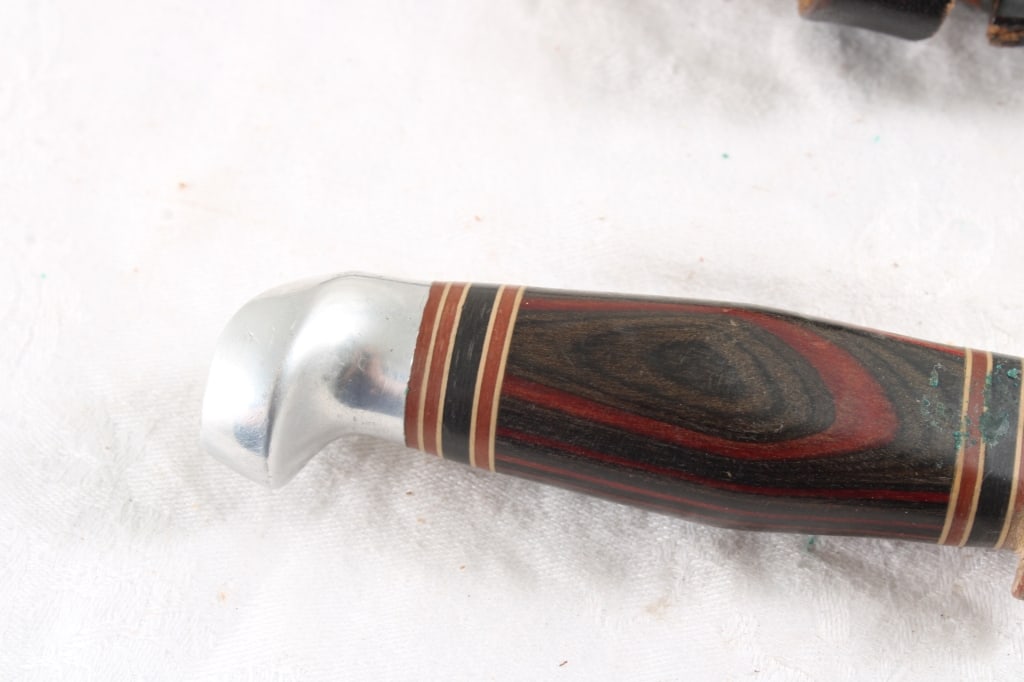 2 Fixed Blade Knives with Sheaths - 12