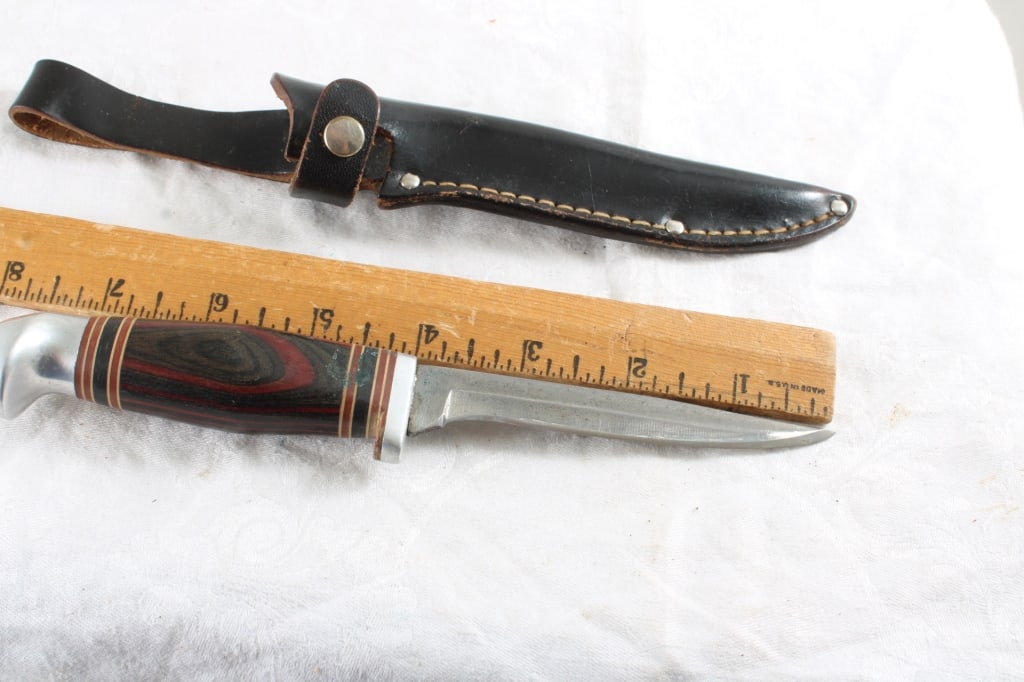 2 Fixed Blade Knives with Sheaths - 13