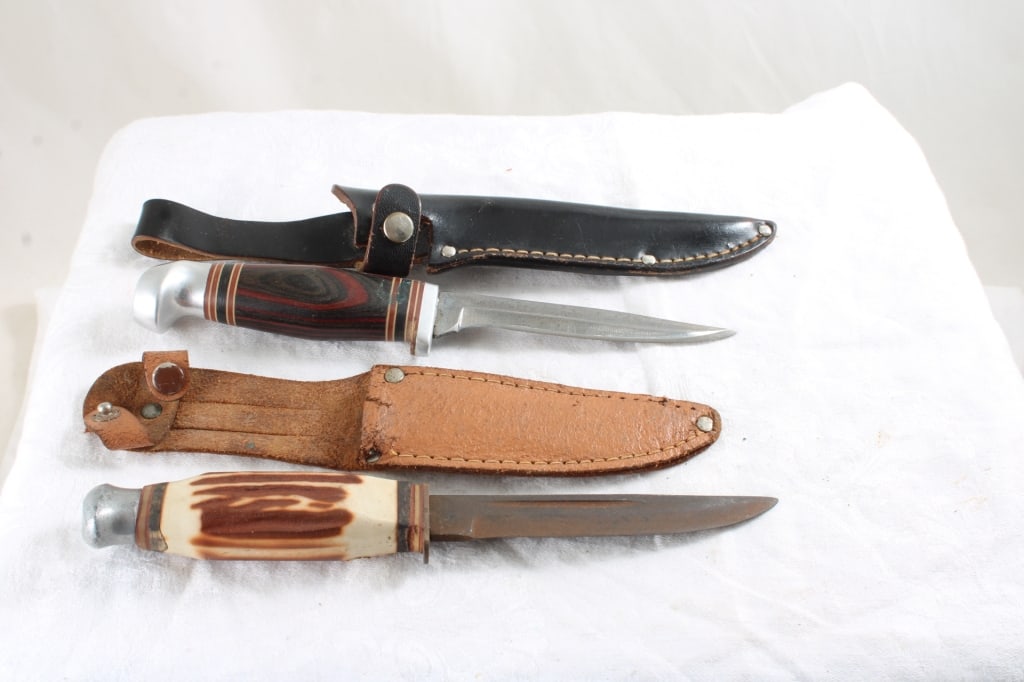 2 Fixed Blade Knives with Sheaths (1 of 18)
