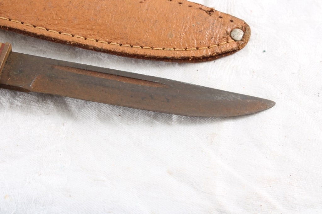 2 Fixed Blade Knives with Sheaths - 2