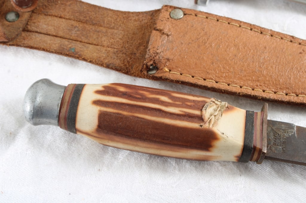 2 Fixed Blade Knives with Sheaths - 5