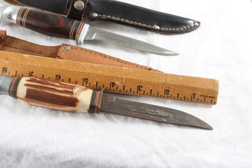 2 Fixed Blade Knives with Sheaths - 6