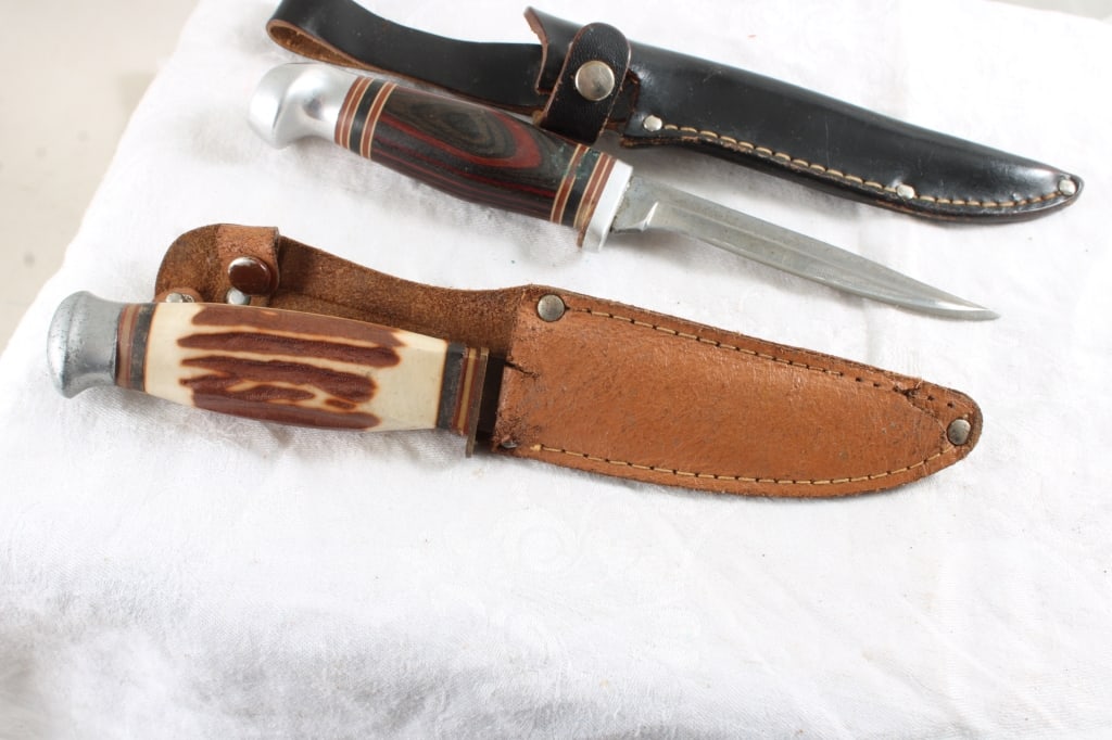 2 Fixed Blade Knives with Sheaths - 8