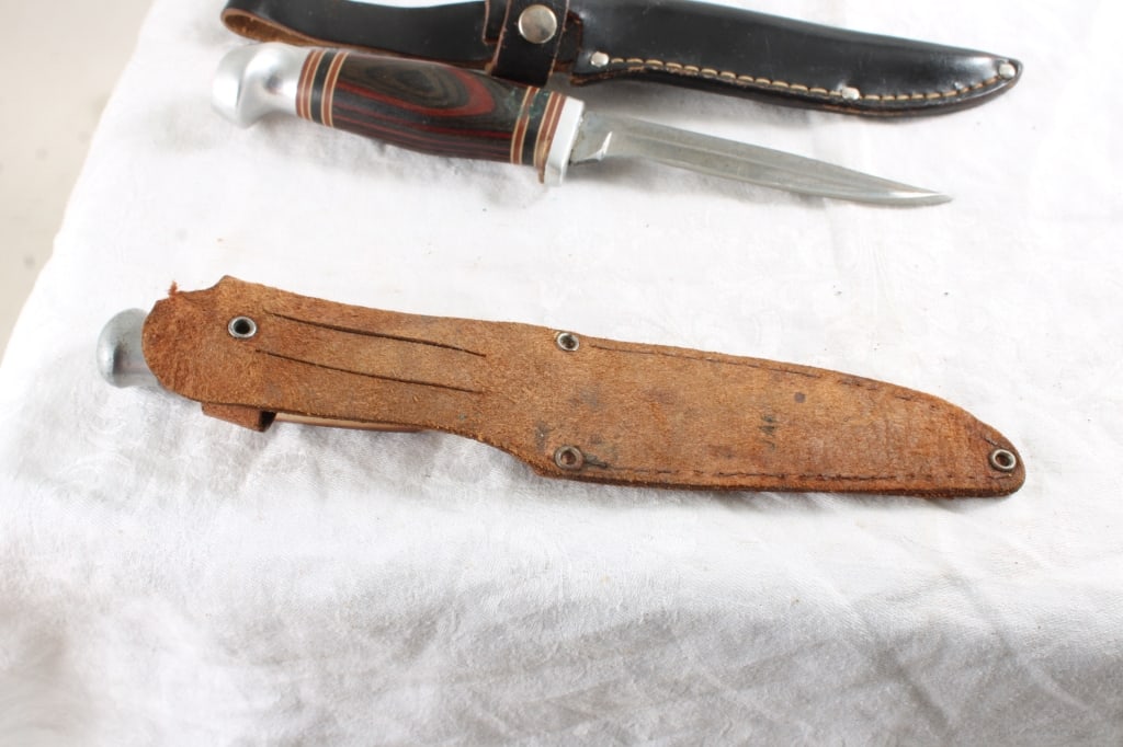 2 Fixed Blade Knives with Sheaths - 9
