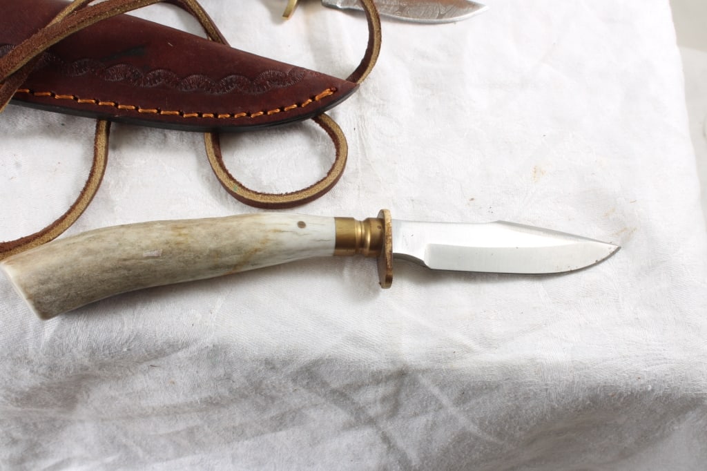 2 Fixed Blade Knives with Sheaths - 2