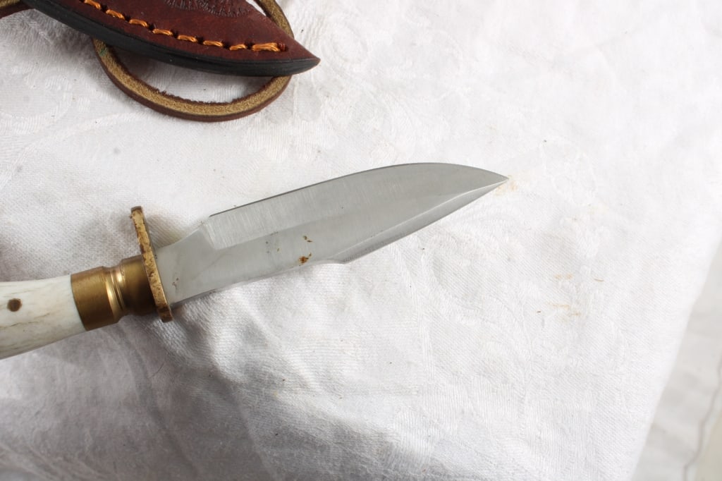 2 Fixed Blade Knives with Sheaths - 4