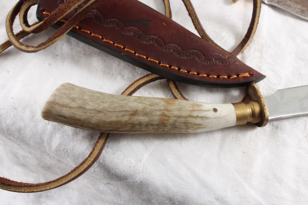 2 Fixed Blade Knives with Sheaths - 6