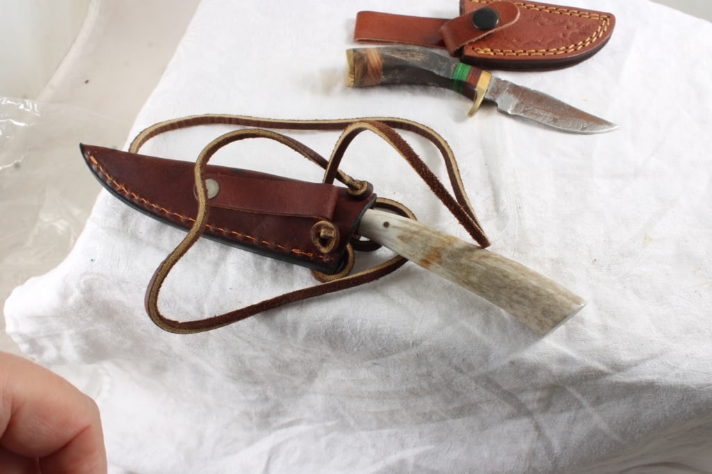 2 Fixed Blade Knives with Sheaths - 9