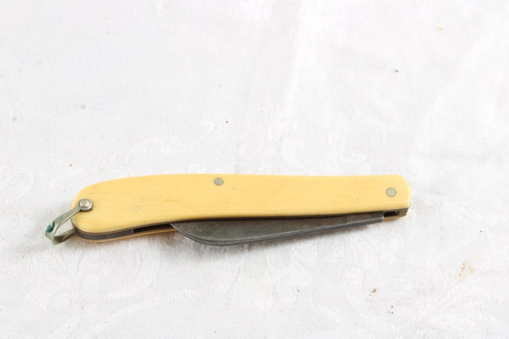 VOSS Cutlery & Schrade Walden Folding Knives - 15
