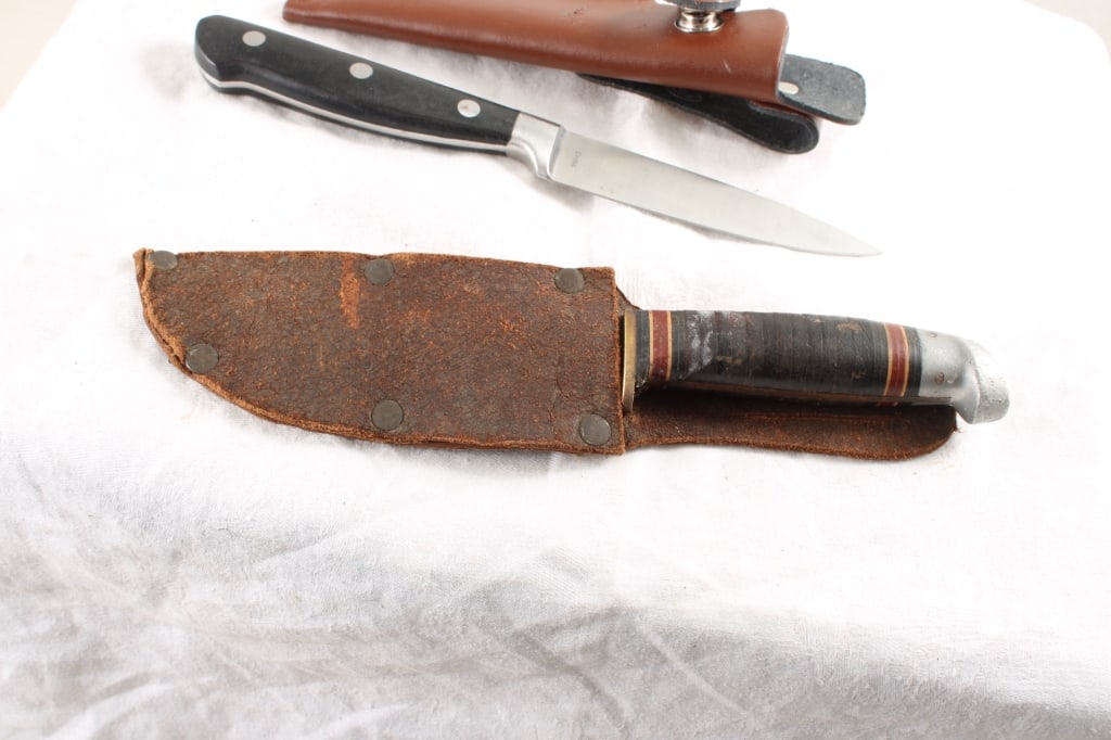 2 Fixed Blade Knives with Sheaths - 11