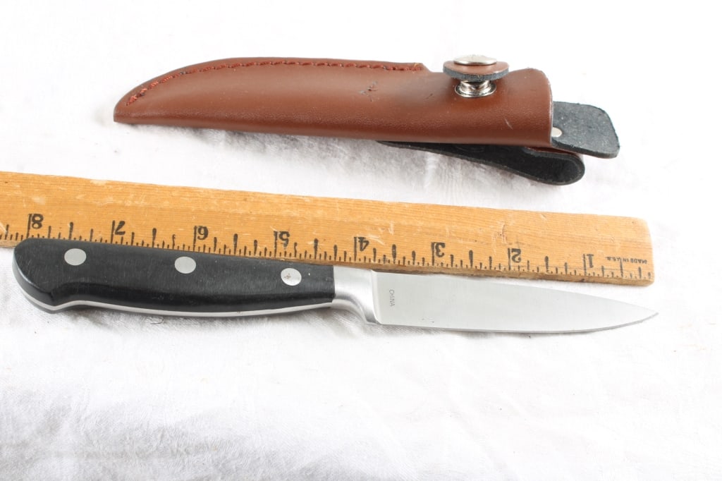 2 Fixed Blade Knives with Sheaths - 19