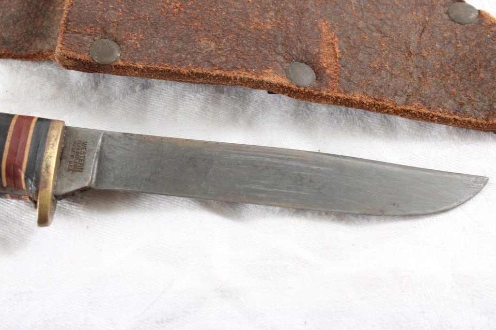 2 Fixed Blade Knives with Sheaths - 2