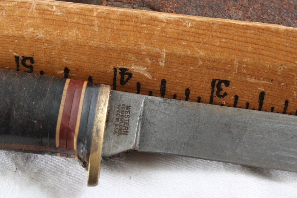 2 Fixed Blade Knives with Sheaths - 6