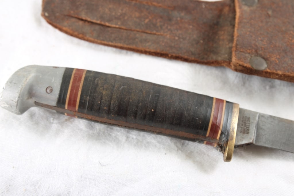 2 Fixed Blade Knives with Sheaths - 7