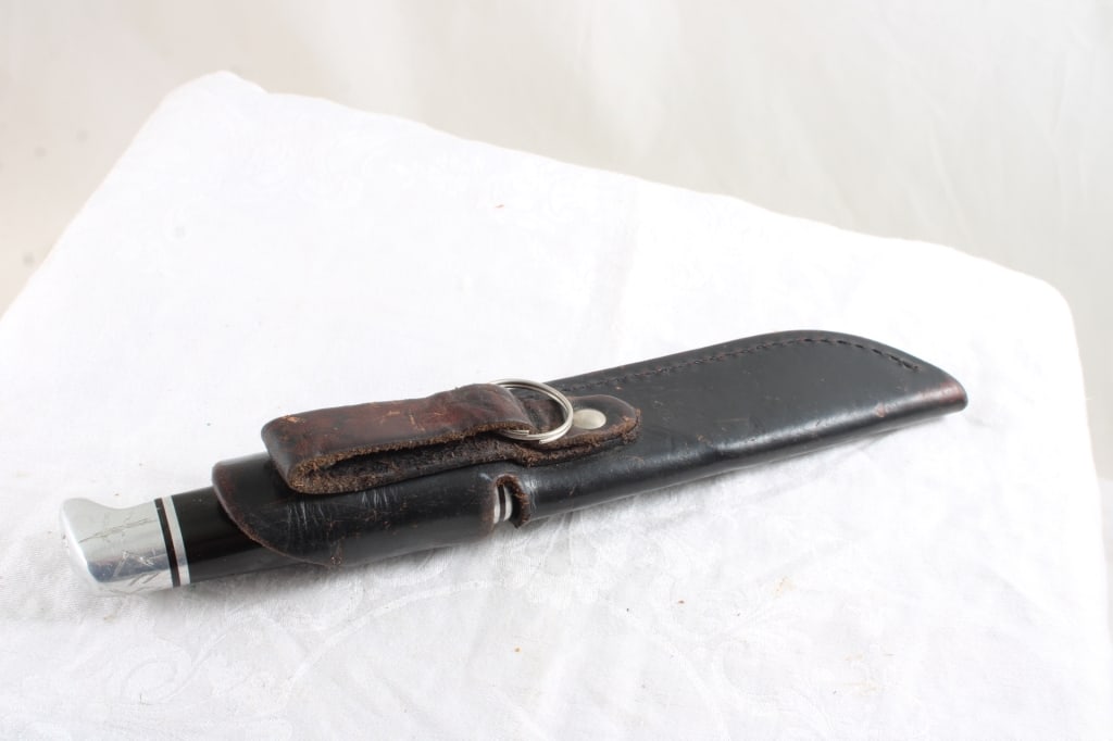 Buck Fixed Blade Knife Model 105 with Sheath - 16
