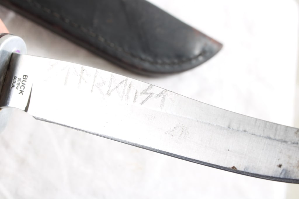 Buck Fixed Blade Knife Model 105 with Sheath - 4