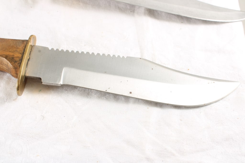 2 Fixed Blade Knives No Markings - 10
