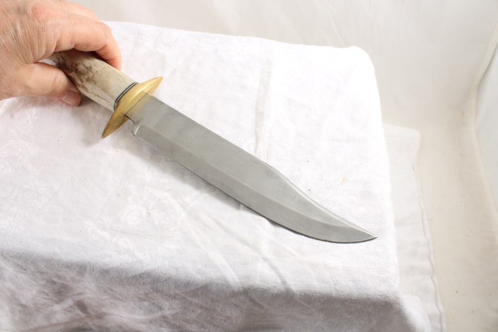 2 Fixed Blade Knives No Markings - 12