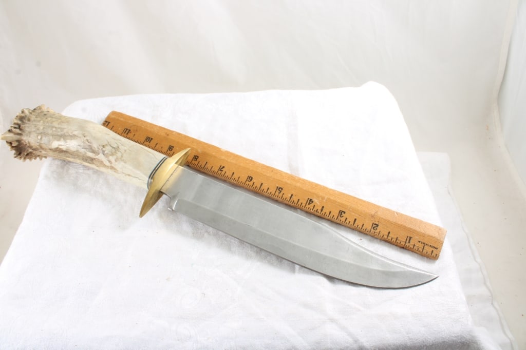 2 Fixed Blade Knives No Markings - 13