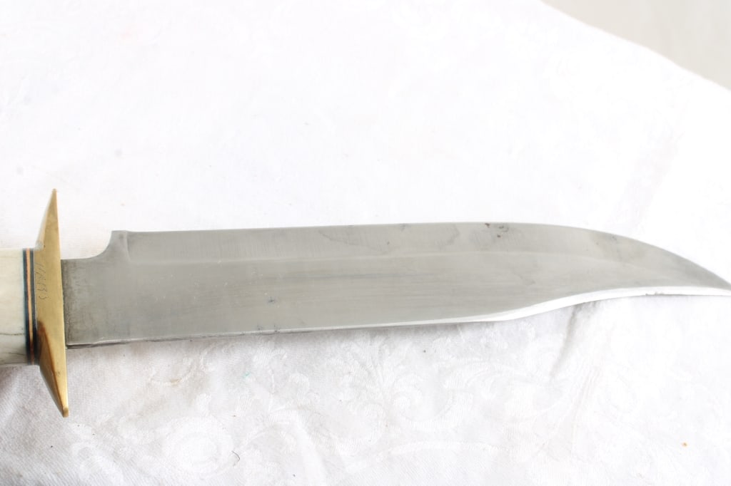 2 Fixed Blade Knives No Markings - 16