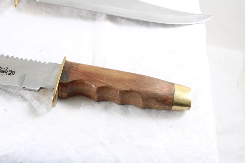 2 Fixed Blade Knives No Markings - 3