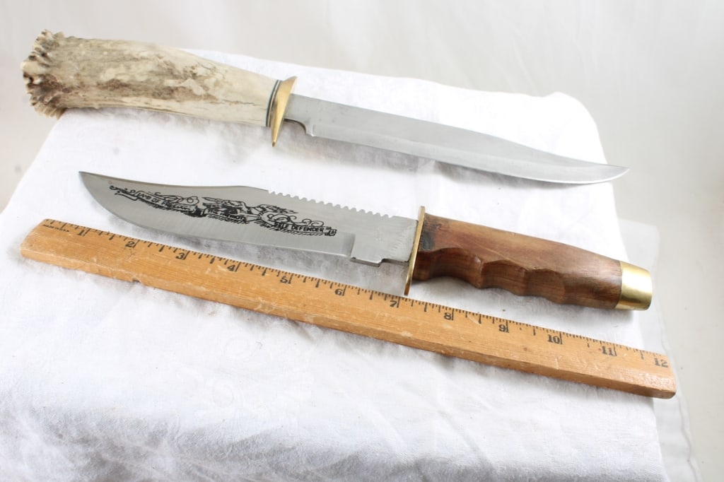 2 Fixed Blade Knives No Markings - 8