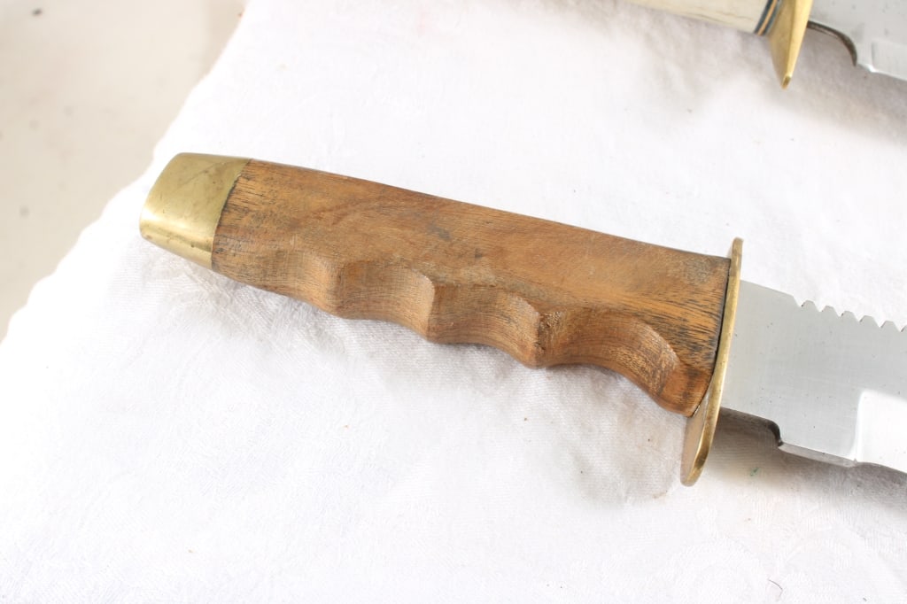 2 Fixed Blade Knives No Markings - 9