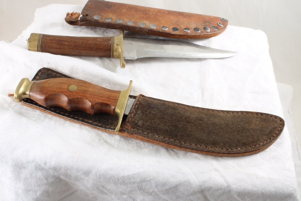 2 Fixed Blade Knives with Sheaths No Markings - 10