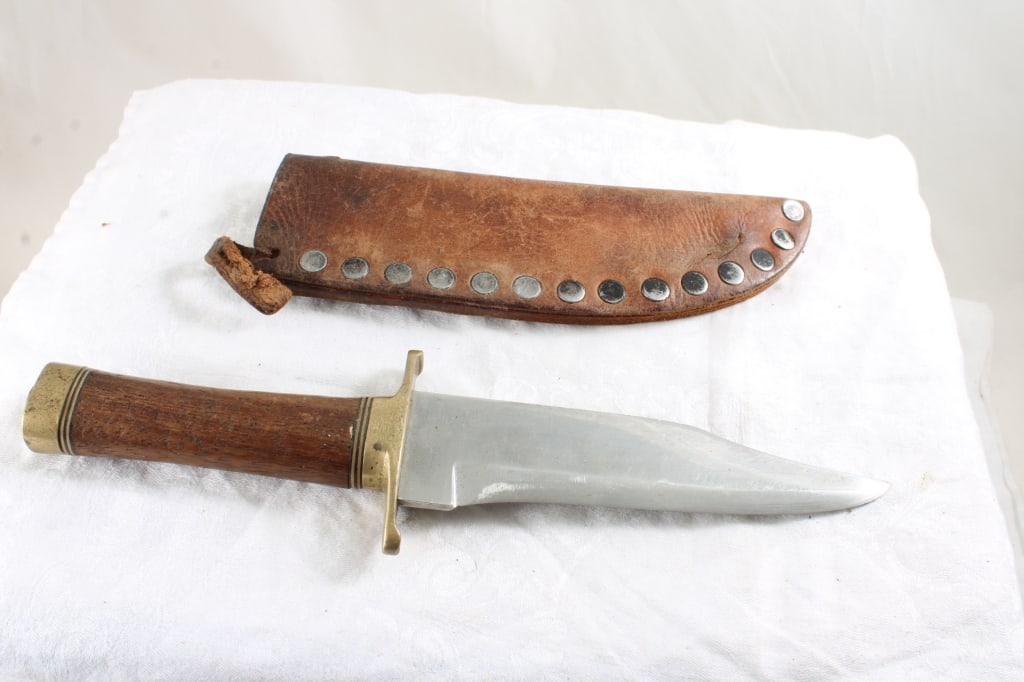 2 Fixed Blade Knives with Sheaths No Markings - 13