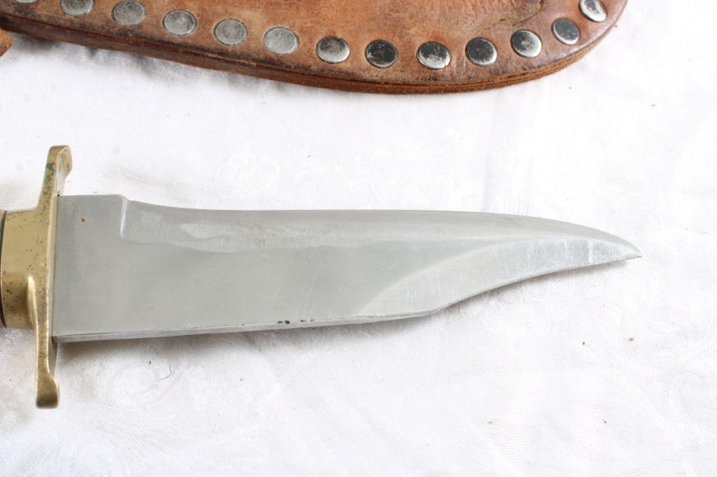 2 Fixed Blade Knives with Sheaths No Markings - 16