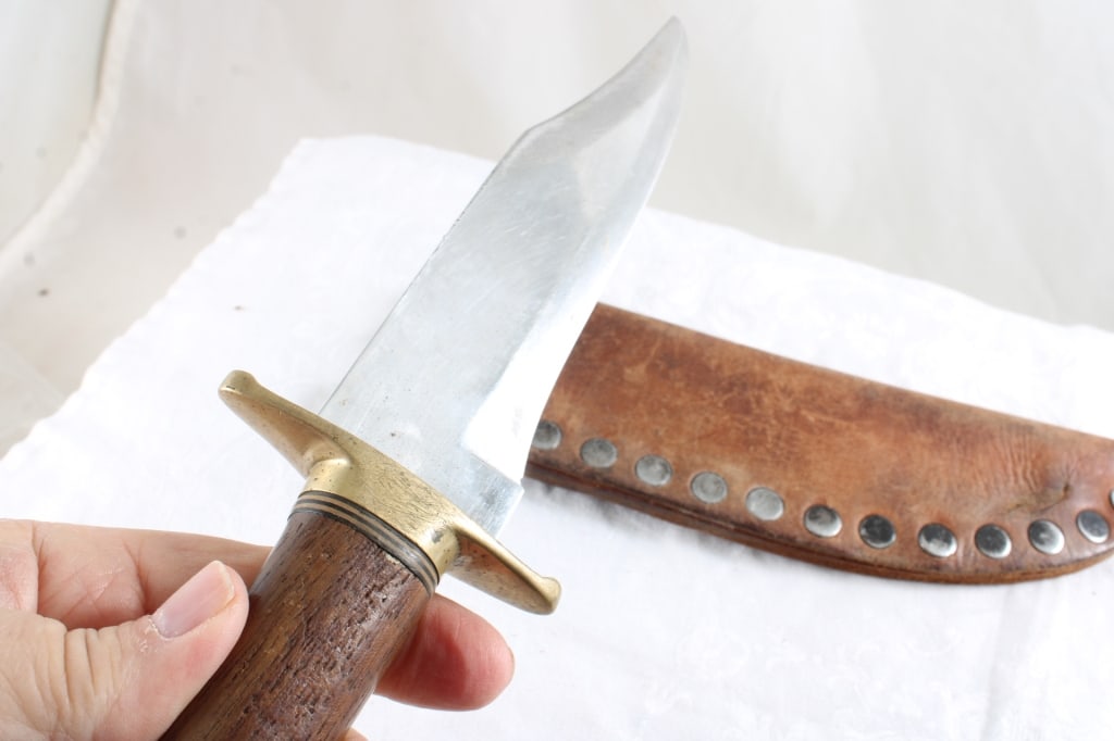 2 Fixed Blade Knives with Sheaths No Markings - 20
