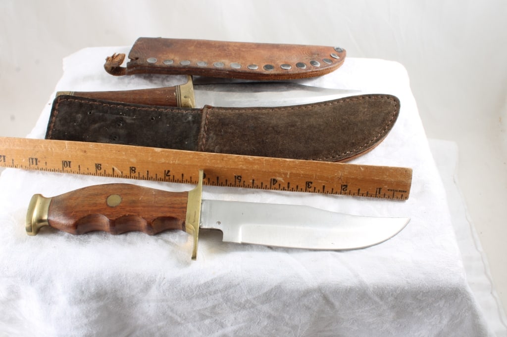2 Fixed Blade Knives with Sheaths No Markings - 4