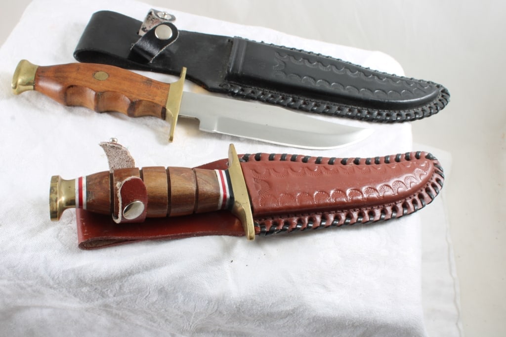 2 Fixed Blade Knives with Sheaths No Markings - 11
