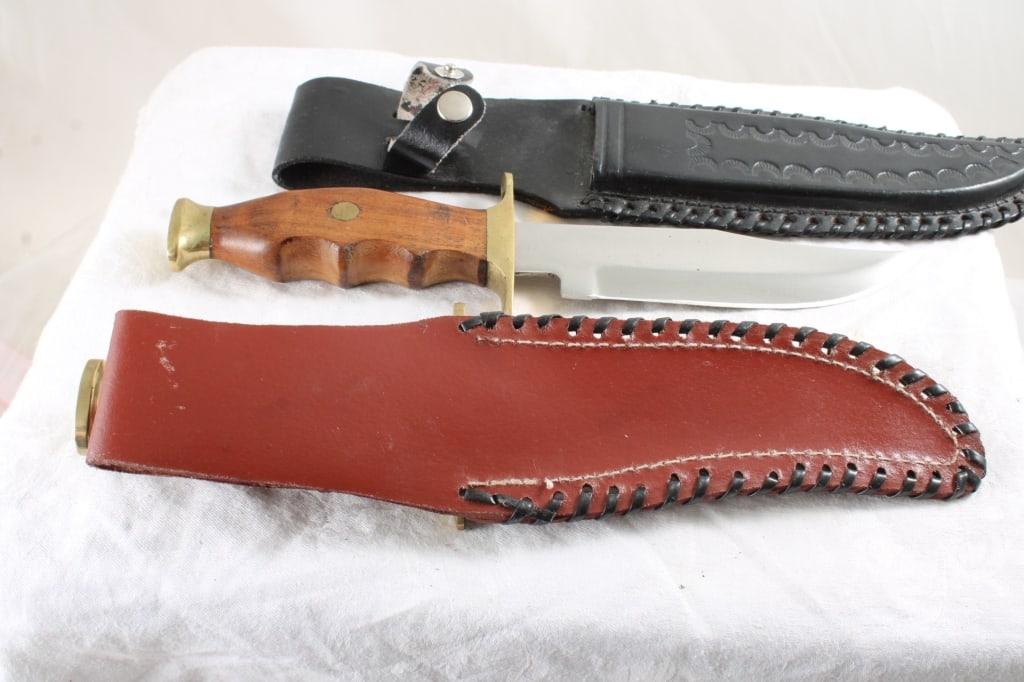 2 Fixed Blade Knives with Sheaths No Markings - 12