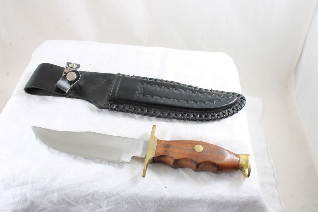 2 Fixed Blade Knives with Sheaths No Markings - 14