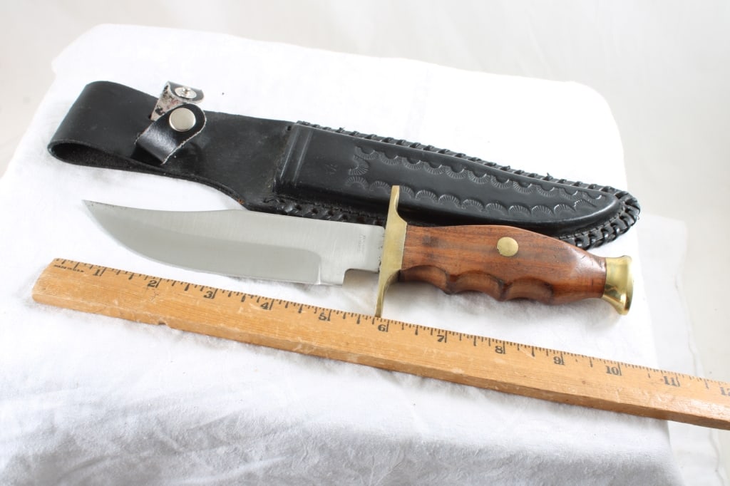 2 Fixed Blade Knives with Sheaths No Markings - 17