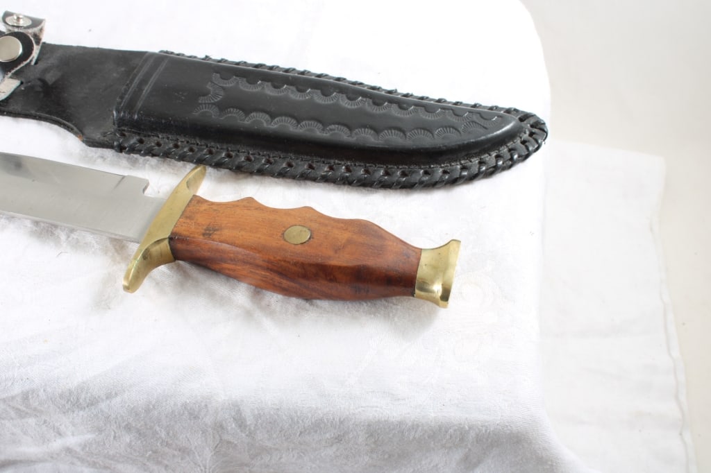 2 Fixed Blade Knives with Sheaths No Markings - 19