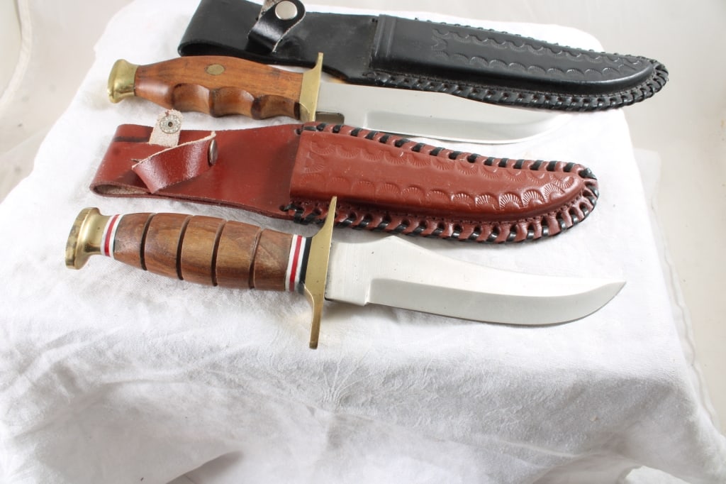 2 Fixed Blade Knives with Sheaths No Markings - 2