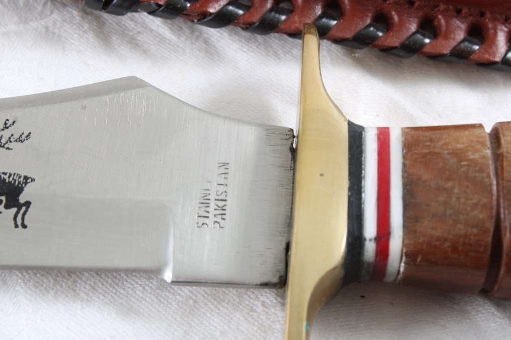 2 Fixed Blade Knives with Sheaths No Markings - 6
