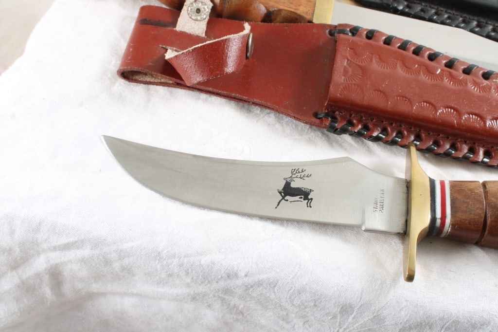 2 Fixed Blade Knives with Sheaths No Markings - 7