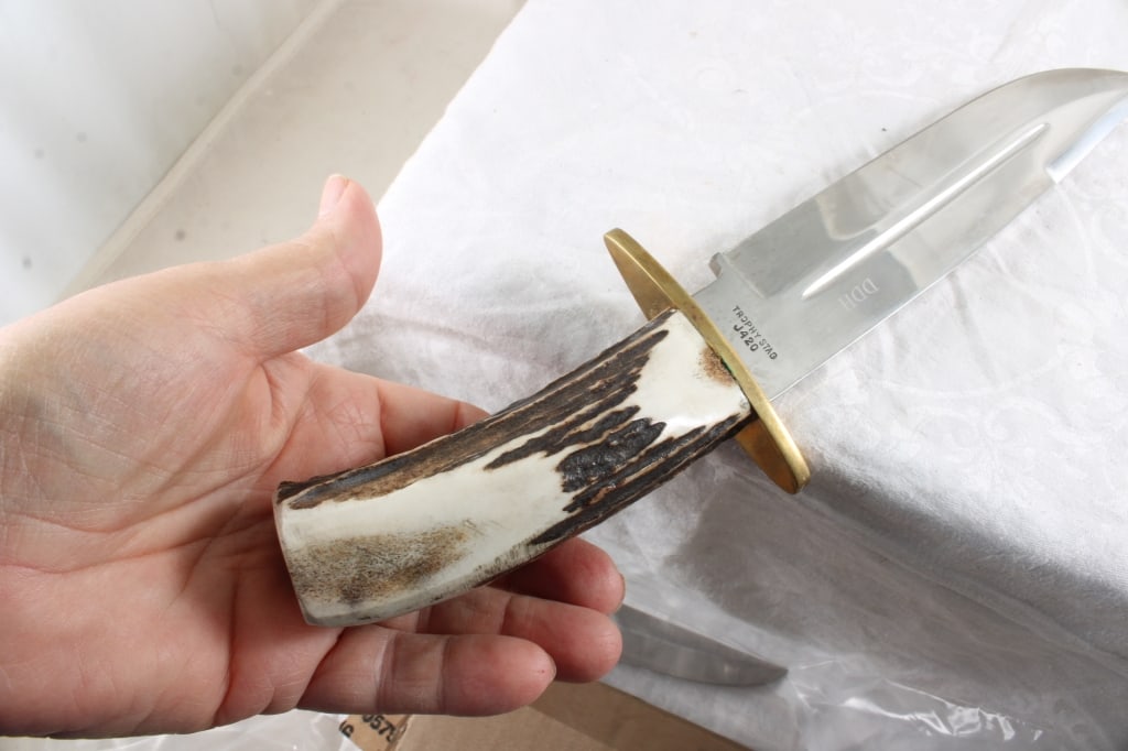 2 Fixed Blade Knives Trophy Stag and Other - 10