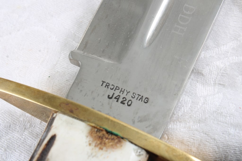2 Fixed Blade Knives Trophy Stag and Other - 11