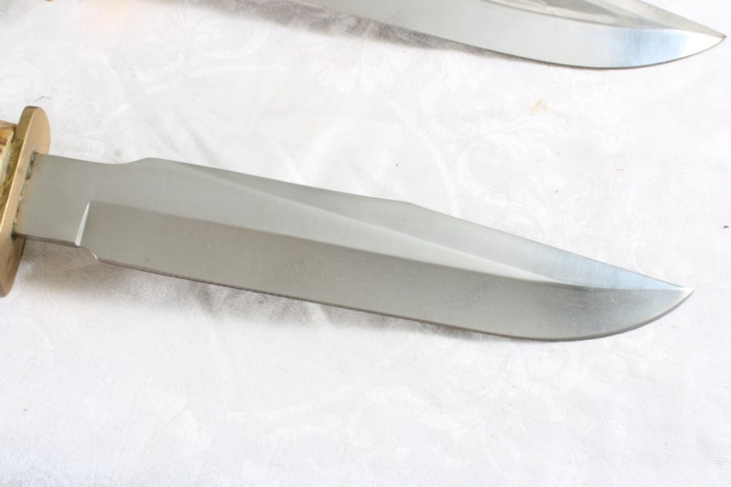 2 Fixed Blade Knives Trophy Stag and Other - 2