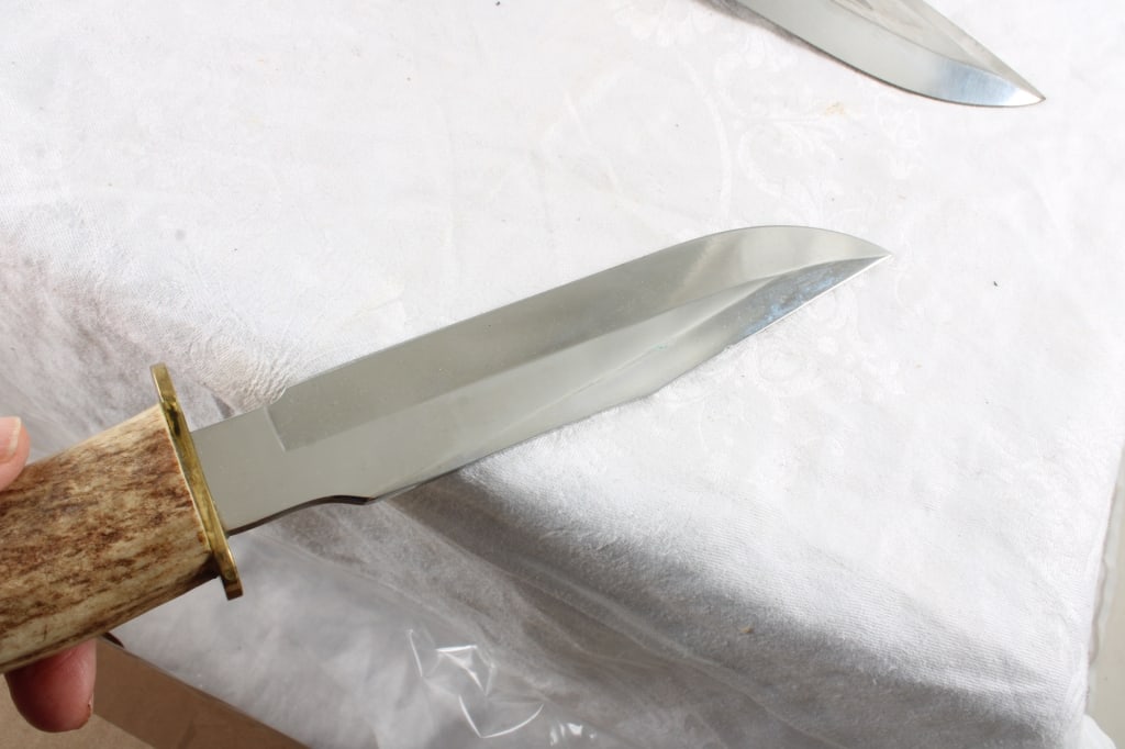 2 Fixed Blade Knives Trophy Stag and Other - 6