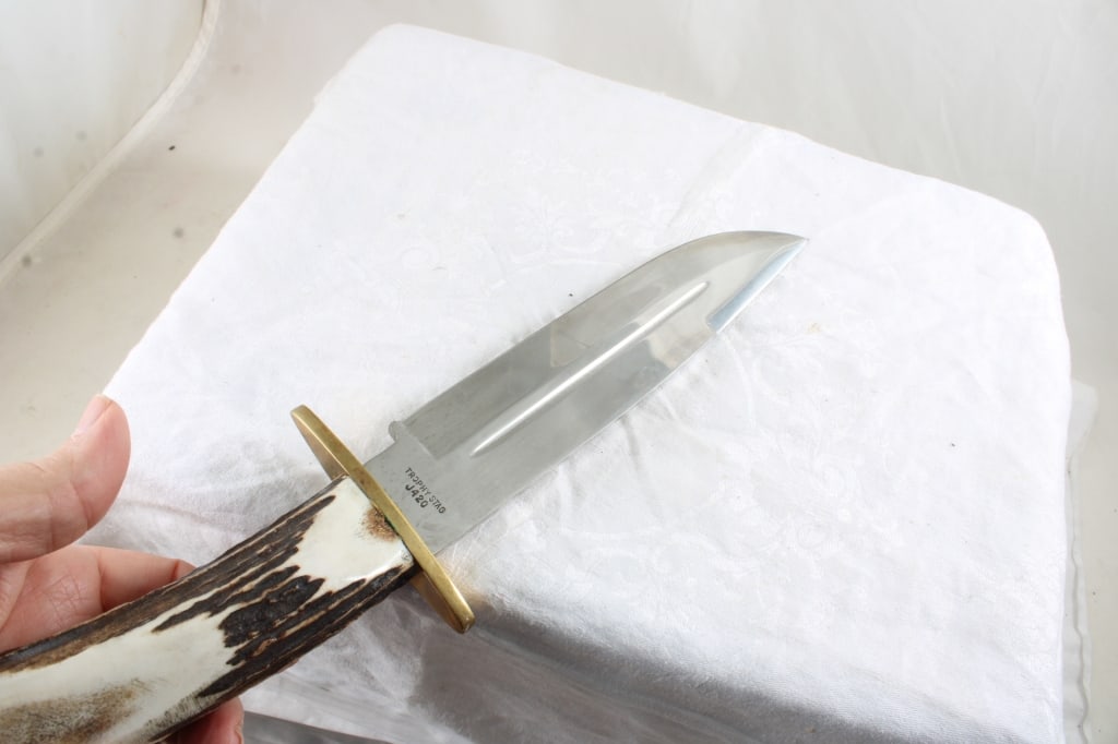 2 Fixed Blade Knives Trophy Stag and Other - 9