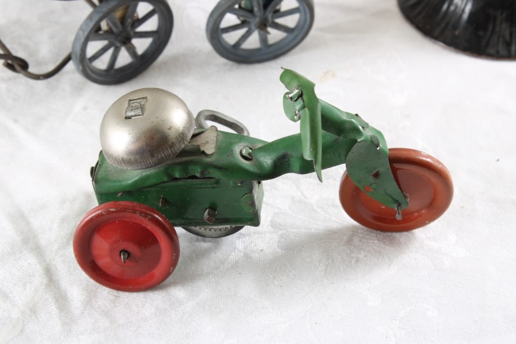 Wind Up Tin Trike, Wagon & Battery Lamp Post - 2