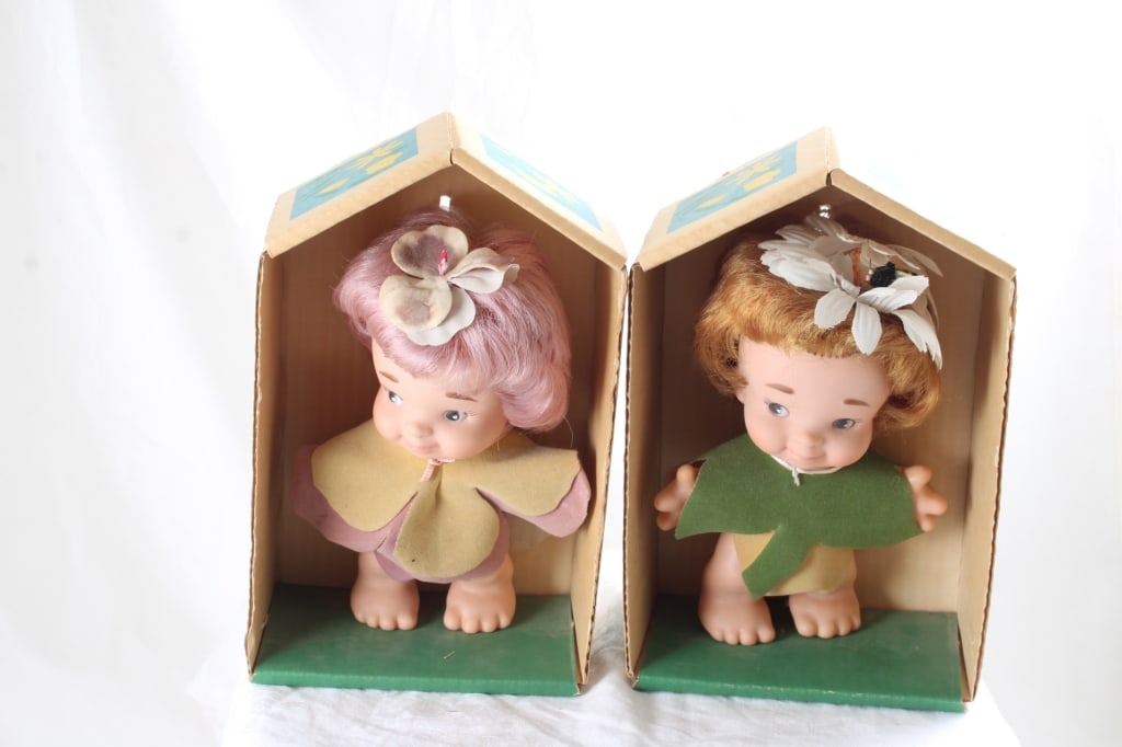 2 Uneeda Wishnik Petal People Dolls in Boxes (1 of 11)