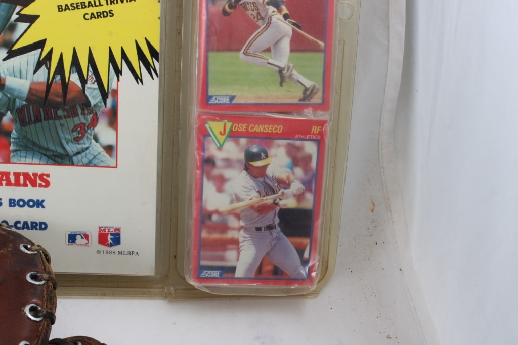 Baseball's Hottest Rookies, Players & Higgins Mitt - 18