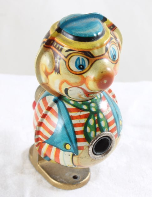 KUM Germany Clown Tin Litho Pencil Sharpener: KUM Germany Clown Tin Litho Pencil Sharpener - Lot Size 4" x 3" x 3". .5 Lb. All information and photos, which are part of the description, are intended to be as accurate as possible, but errors are